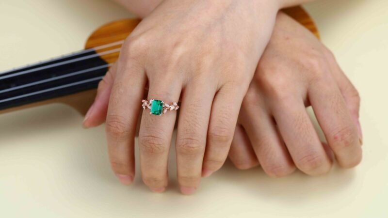2 Carat 8x6mm Emerald Cut Lab-Grown Emerald Engagement ring 14K Solid Gold Ring