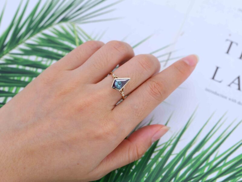 2.6ct Kite cut Lab Alexandrite engagement ring Vintage 14K Solid Gold Ring Unique Diamond Ring Bridal Wedding Anniversary Promise Ring Women