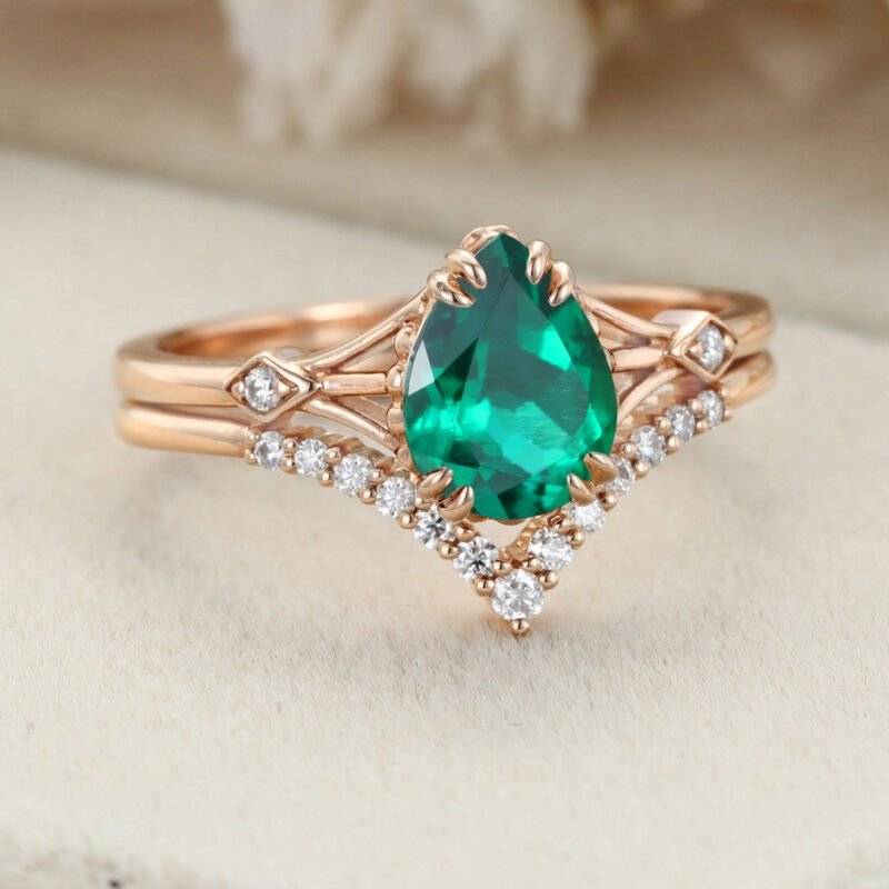 2PCS Pear shaped Emerald engagement ring set vintage Rose gold Unique Diamond cluster engagement ring women Bridal gift