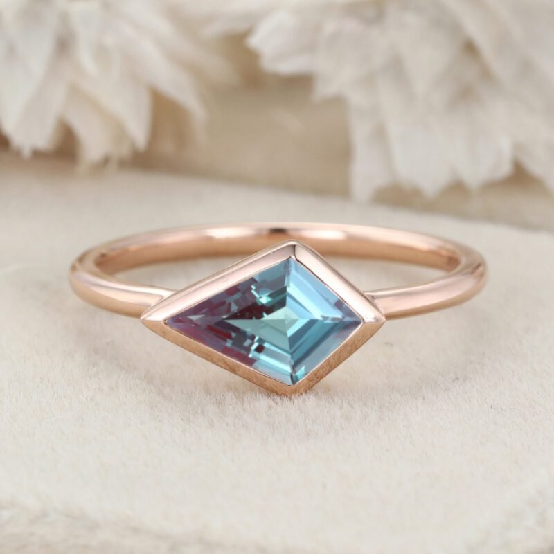 Alexandrite Engagement Ring Art Deco Minimalist Bezel Ring Kite Cut Gemstone East West Ring Simple Wedding Ring