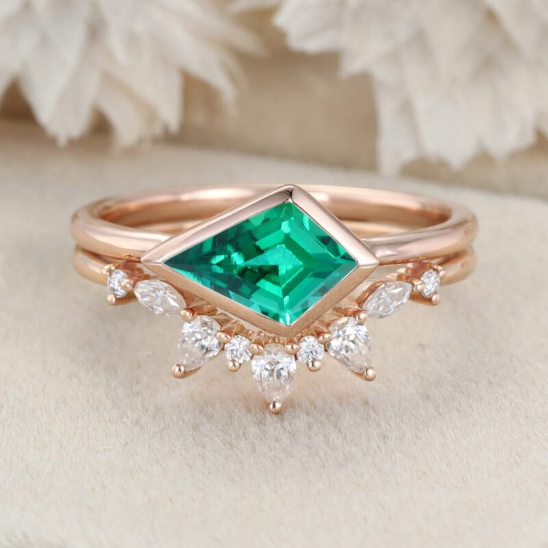 Bezel Set Kite Cut Lab-Grown Emerald Engagement Ring Set East West Bezel Engagement Ring Rose Gold Diamond Wedding Art Deco Ring Gift