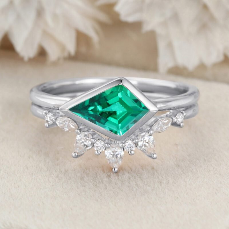 Bezel Set Kite Cut Lab-Grown Emerald Engagement Ring Set East West Bezel Engagement Ring Rose Gold Diamond Wedding Art Deco Ring Gift