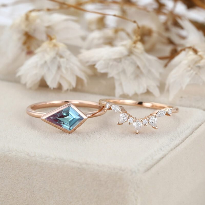 East West Bezel Engagement Ring Kite Cut Bezel Alexandrite Ring Set 14K Rose Gold Diamond Wedding Ring