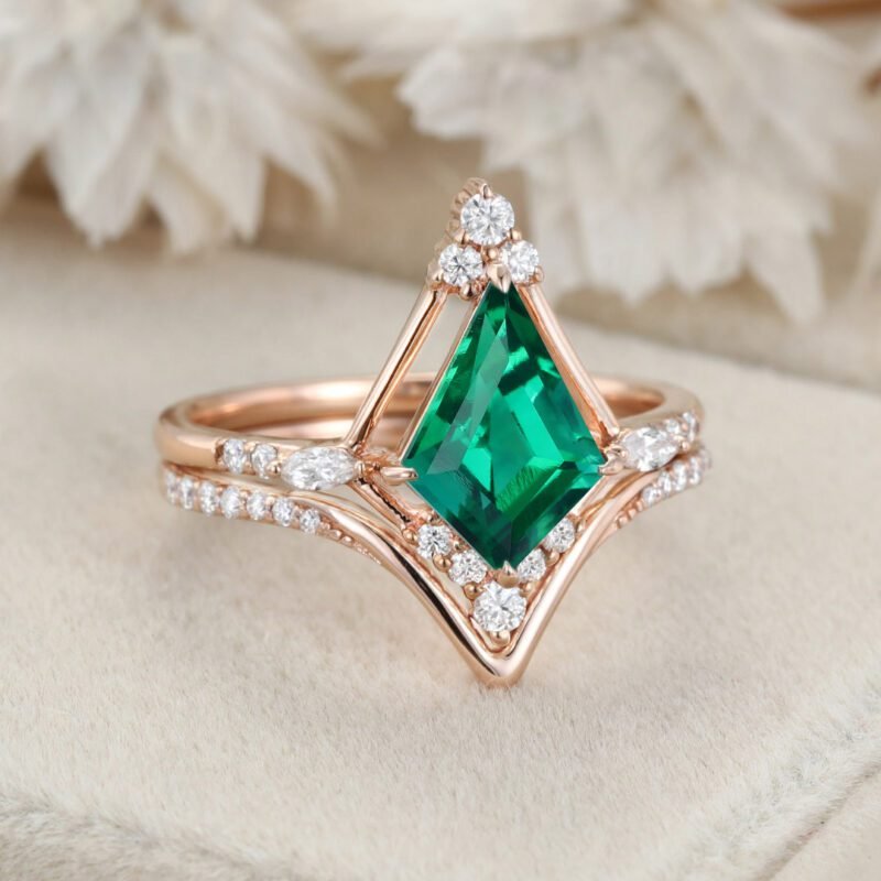 Kite Cut Lab-Grown Emeralds Engagement Ring Set 14K Rose Gold Ring Art Deco Cluster Moissanite Wedding Ring