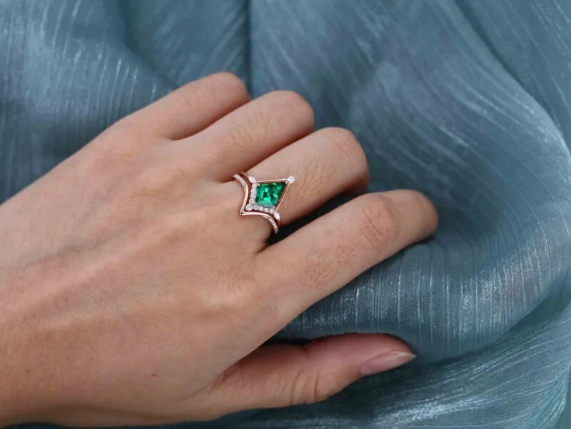 Kite Cut Lab-Grown Emeralds Engagement Ring Set 14K Rose Gold Ring Art Deco Cluster Moissanite Wedding Ring