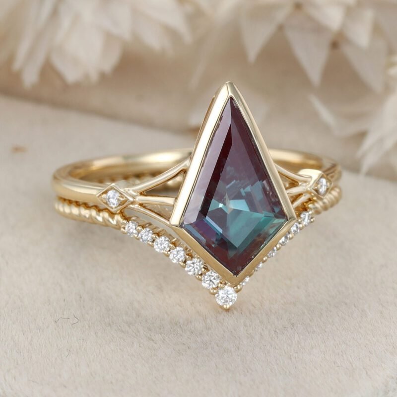 Kite cut Lab Alexandrite engagement Ring Set Vintage 14K Solid Gold Ring Unique Diamond Ring Curved Wedding Band Anniversary Gift