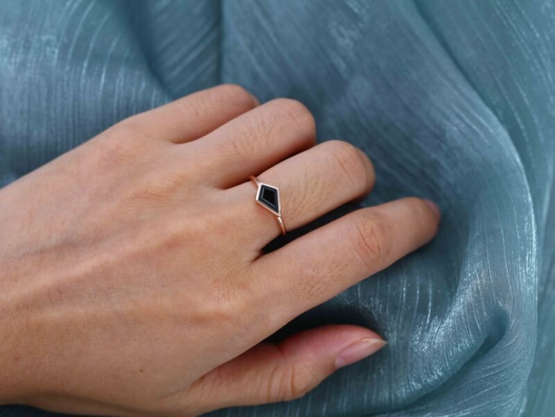 Rose Gold Black Onyx Engagement Ring Art Deco Minimalist Bezel Ring Kite Cut Gemstone East West Ring Simple Wedding Ring