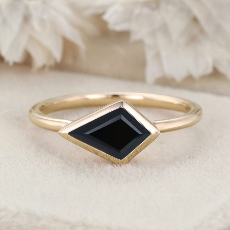 Rose Gold Black Onyx Engagement Ring Art Deco Minimalist Bezel Ring Kite Cut Gemstone East West Ring Simple Wedding Ring