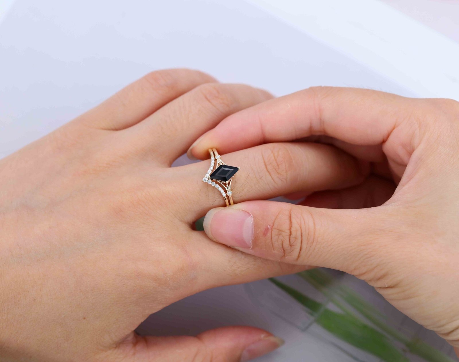 JunXin 10KT Black Gold Ring 8MM Round Cut Diamond Halo India | Ubuy