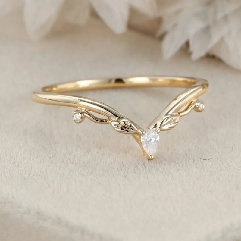 Unique diamond wedding band Curved moissanite wedding ring leaf ring Vintage Yellow gold wedding band Bridal promise Anniversary gift ring