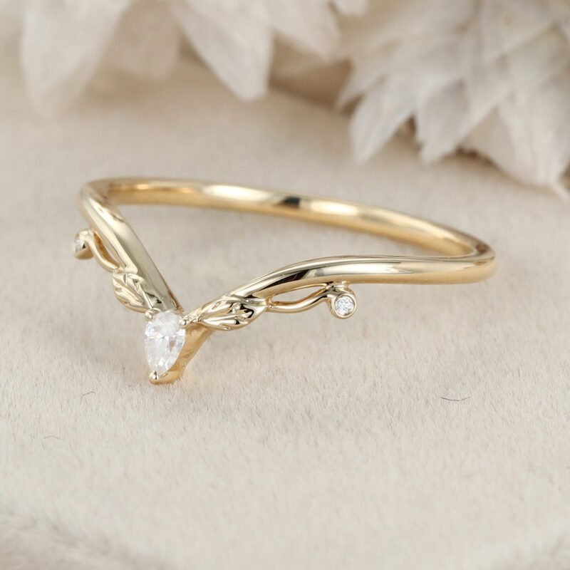 Unique diamond wedding band Curved moissanite wedding ring leaf ring Vintage Yellow gold wedding band Bridal promise Anniversary gift ring
