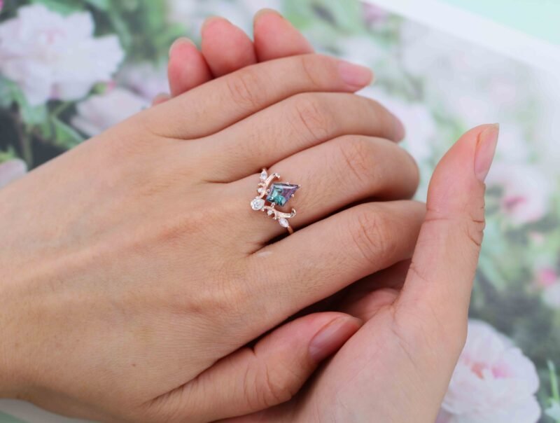 Vintage Kite Cut Alexandrite Engagement Ring Rose Gold Leaf Vine Marquise Cut Diamond Moissanite Ring Unique Bridal Wedding Ring For Women