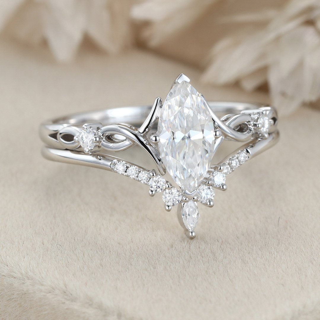 Vintage Art Deco Engagement Ring in White Gold with Princess Diamond -  Beautiful Gems and Jewellery